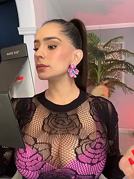 Snapshot of Mau_White chatting on June 21, 2026, 7:05 pm Mau White online show from June 21, 2026, 7:05 pm