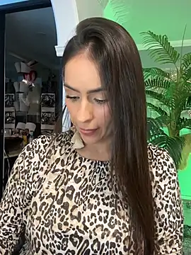 Snapshot of Mau_White chatting on July 3, 2026, 1:01 am Mau White online show from July 3, 2026, 1:01 am