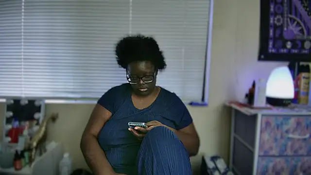 Snapshot of Yagurl__west chatting on February 14, 2025, 12:51 am Yagurl west online show from February 14, 2025, 12:51 am