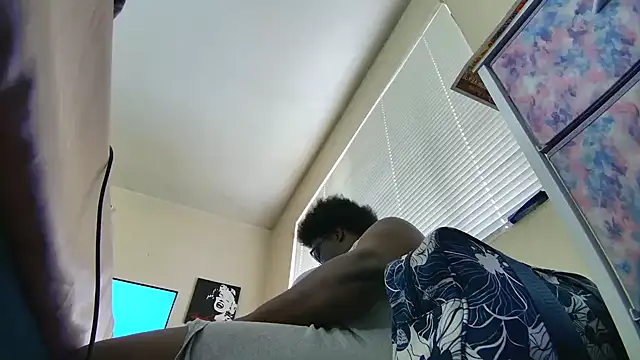 Snapshot of Yagurl__west chatting on February 21, 2025, 11:32 pm Yagurl west online show from February 21, 2025, 11:32 pm