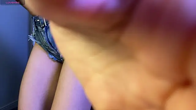 viviann evans online show from December 2, 2025, 1:22 am