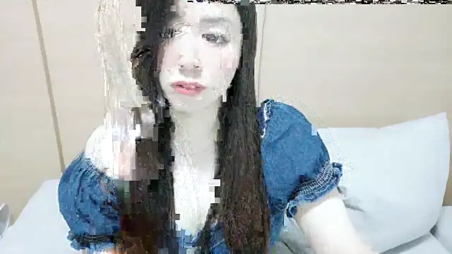 Snapshot of Arisa__ chatting on December 22, 2025, 11:29 am Arisa online show from December 22, 2025, 11:29 am