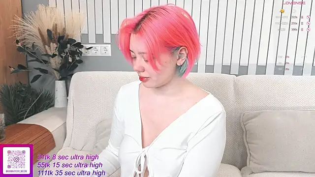   KawaiiYuki   online show from November 30, 2025, 7:23 am