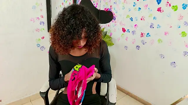 Snapshot of lau_sil chatting on September 28, 2025, 10:48 pm lau sil online show from September 28, 2025, 10:48 pm