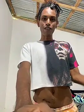 Snapshot of lau_sil chatting on December 21, 2025, 7:54 pm lau sil online show from December 21, 2025, 7:54 pm