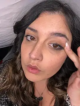 Snapshot of Novababy18 chatting on December 14, 2025, 1:33 am Novababy18 online show from December 14, 2025, 1:33 am