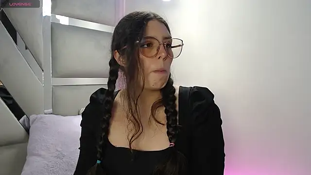 Snapshot of Paola_Lyon_ chatting on March 14, 2025, 7:23 pm Paola Lyon online show from March 14, 2025, 7:23 pm