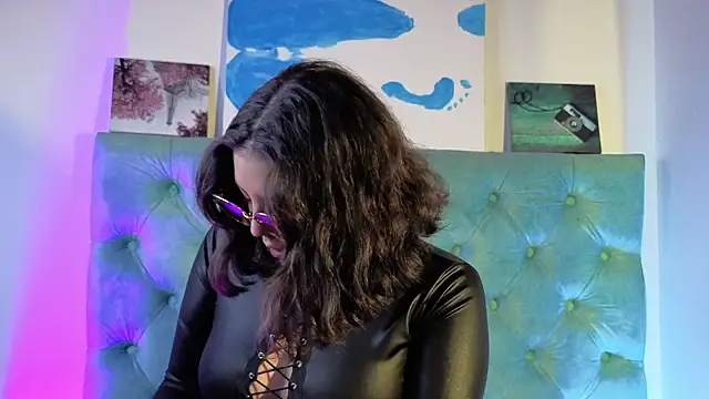 Paola Lyon  online show from January 15, 2026, 6:44 pm