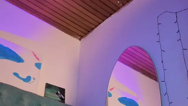 Paola Lyon  online show from April 16, 2026, 9:39 pm