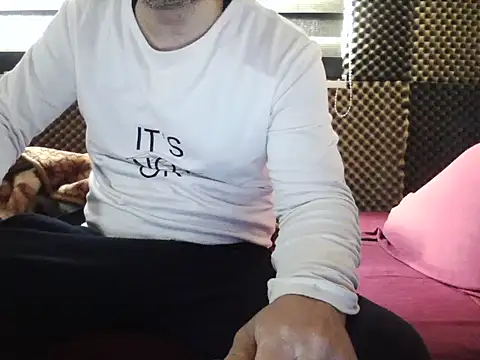 Snapshot of Arabeyes chatting on January 6, 2026, 12:42 pm Arabeyes online show from January 6, 2026, 12:42 pm