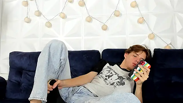 daniel hot03 online show from February 26, 2025, 9:48 pm