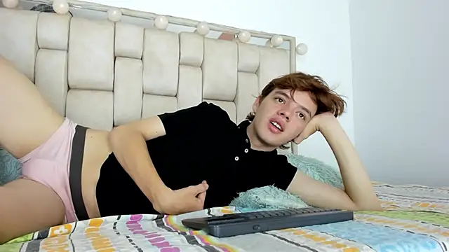 daniel hot03 online show from November 8, 2025, 2:17 pm