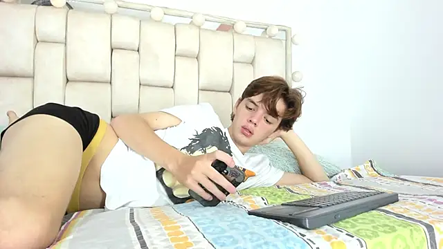 daniel hot03 online show from November 13, 2025, 2:38 pm