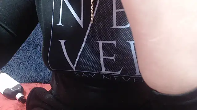 Snapshot of nadescomthxx chatting on October 18, 2025, 4:19 pm nadescomthxx online show from October 18, 2025, 4:19 pm