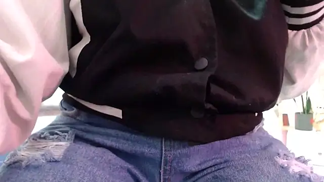 Snapshot of nadescomthxx chatting on November 5, 2025, 4:18 pm nadescomthxx online show from November 5, 2025, 4:18 pm