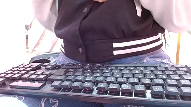 Snapshot of nadescomthxx chatting on November 12, 2025, 4:40 pm nadescomthxx online show from November 12, 2025, 4:40 pm