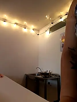 Snapshot of my-kitty chatting on December 17, 2025, 10:27 pm my-kitty online show from December 17, 2025, 10:27 pm