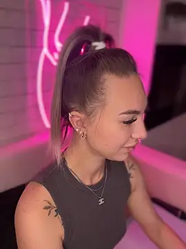 MiaMinx online show from December 4, 2024, 10:41 pm