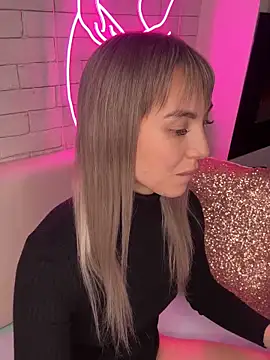 MiaMinx online show from December 28, 2024, 2:22 am