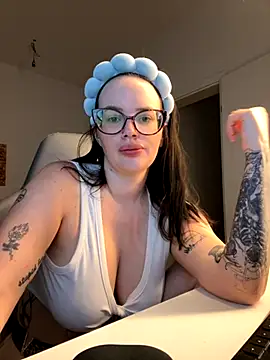 Snapshot of Mona-Peaches chatting on September 26, 2025, 7:45 am Mona-Peaches online show from September 26, 2025, 7:45 am