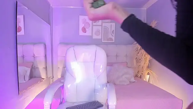 sofi potter  online show from March 9, 2025, 2:50 am