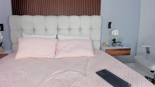 sofi potter  online show from April 13, 2026, 7:19 pm