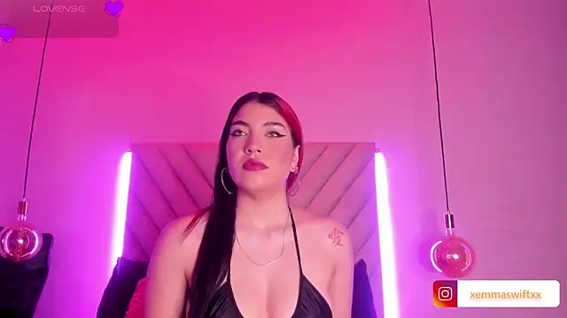 EmmaSwift  online show from December 7, 2024, 1:58 am