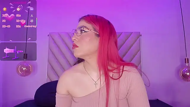 EmmaSwift  online show from November 11, 2025, 2:33 am