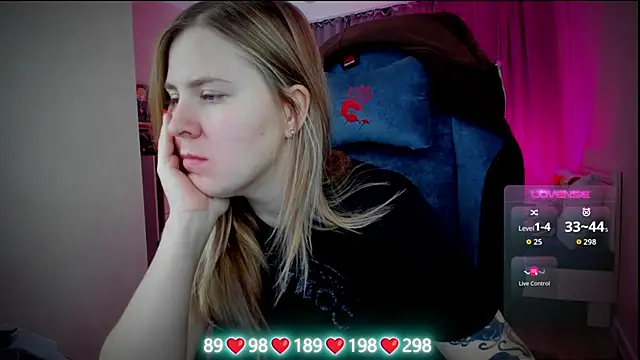 Olivia Munk online show from November 7, 2025, 4:01 am