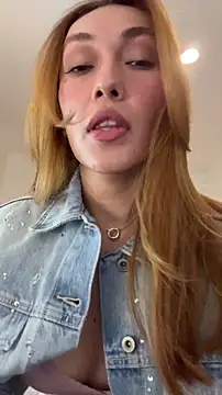 Snapshot of MichelleFerry_ chatting on November 10, 2025, 2:10 am MichelleFerry online show from November 10, 2025, 2:10 am