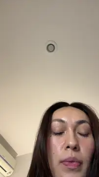 Snapshot of MichelleFerry_ chatting on December 14, 2025, 4:29 am MichelleFerry online show from December 14, 2025, 4:29 am