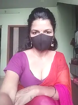 Snapshot of Shuttii_25 chatting on November 4, 2025, 5:06 am Shuttii 25 online show from November 4, 2025, 5:06 am