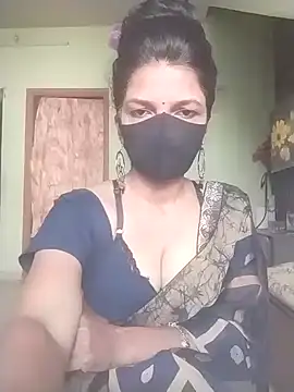 Snapshot of Shuttii_25 chatting on November 17, 2025, 4:29 am Shuttii 25 online show from November 17, 2025, 4:29 am