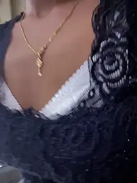 Snapshot of PARI_Hun chatting on February 16, 2025, 11:37 pm PARI Hun online show from February 16, 2025, 11:37 pm