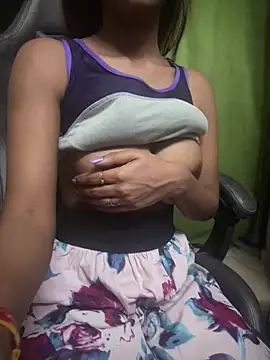 Snapshot of PARI_Hun chatting on February 15, 2026, 4:36 pm PARI Hun online show from February 15, 2026, 4:36 pm