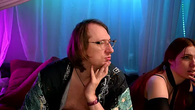 Claudia and elon  online show from November 14, 2025, 6:50 pm