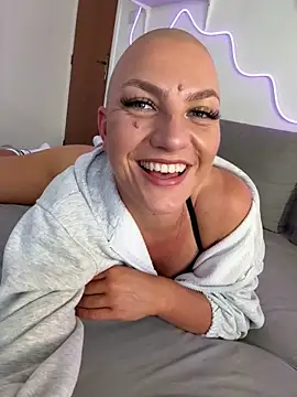 Snapshot of PaulinaSchubert1 chatting on April 1, 2026, 1:41 pm PaulinaSchubert1 online show from April 1, 2026, 1:41 pm