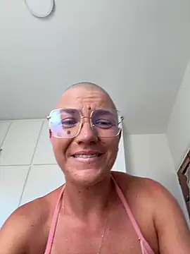 Snapshot of PaulinaSchubert1 chatting on May 31, 2026, 1:40 pm PaulinaSchubert1 online show from May 31, 2026, 1:40 pm