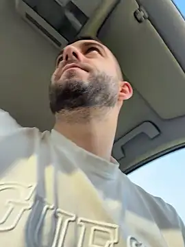 Snapshot of ElChapoGuzman95 chatting on April 6, 2026, 5:30 am ElChapoGuzman95 online show from April 6, 2026, 5:30 am