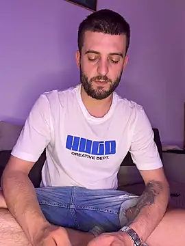 Snapshot of ElChapoGuzman95 chatting on April 13, 2026, 7:19 pm ElChapoGuzman95 online show from April 13, 2026, 7:19 pm