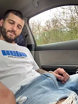 Snapshot of ElChapoGuzman95 chatting on April 15, 2026, 7:37 am ElChapoGuzman95 online show from April 15, 2026, 7:37 am