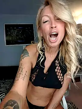 Snapshot of Weloveblue chatting on January 28, 2025, 12:00 pm Weloveblue online show from January 28, 2025, 12:00 pm