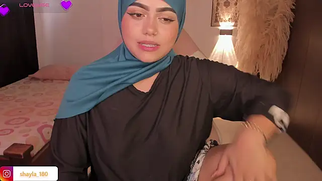 Snapshot of shayla_18 chatting on October 16, 2025, 7:37 pm shayla 18 online show from October 16, 2025, 7:37 pm