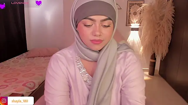 Snapshot of shayla_18 chatting on October 17, 2025, 8:11 pm shayla 18 online show from October 17, 2025, 8:11 pm