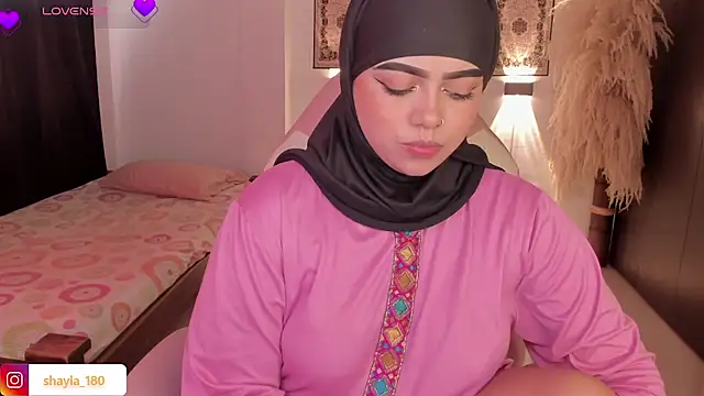 Snapshot of shayla_18 chatting on October 24, 2025, 9:22 pm shayla 18 online show from October 24, 2025, 9:22 pm