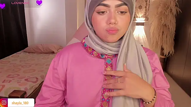 Snapshot of shayla_18 chatting on October 29, 2025, 7:26 pm shayla 18 online show from October 29, 2025, 7:26 pm