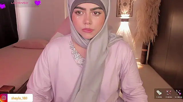 Snapshot of shayla_18 chatting on November 7, 2025, 9:37 pm shayla 18 online show from November 7, 2025, 9:37 pm