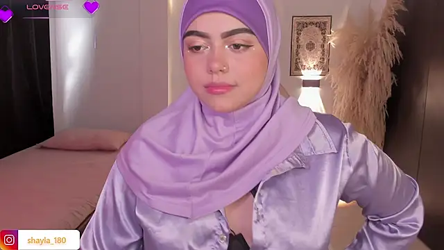 Snapshot of shayla_18 chatting on November 21, 2025, 7:23 pm shayla 18 online show from November 21, 2025, 7:23 pm