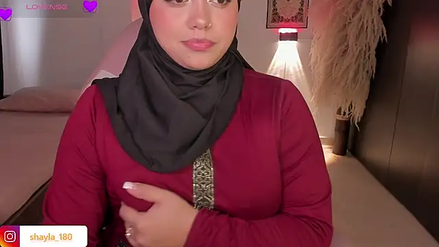 Snapshot of shayla_18 chatting on December 4, 2025, 7:22 pm shayla 18 online show from December 4, 2025, 7:22 pm