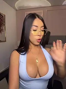 Snapshot of Miss_blue69 chatting on April 6, 2026, 1:47 am Miss blue69 online show from April 6, 2026, 1:47 am